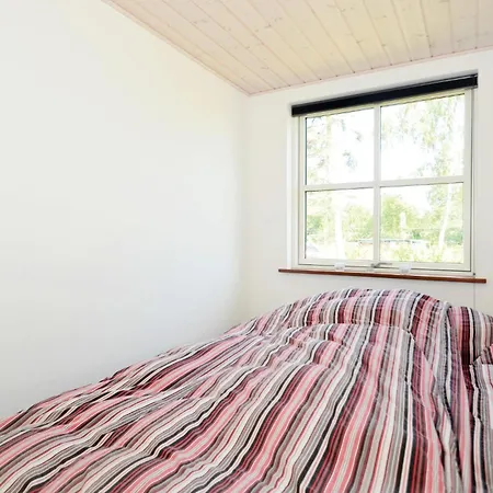 2 Bedroom Cozy In Vaeggerlose * Bøtø By